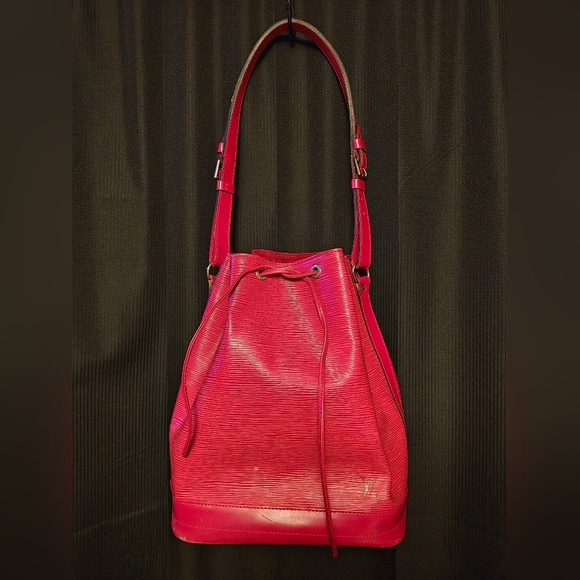 Louis Vuitton Handbags - Louis Vuitton Red Epi Noe Bucket Bag